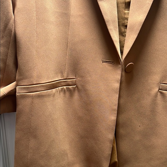 Cinq a Sept Tan Blazer with Notched Lapels and Structured Silhouette - Picture 3 of 3